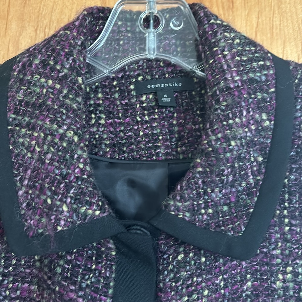 Cropped length tweed jacket